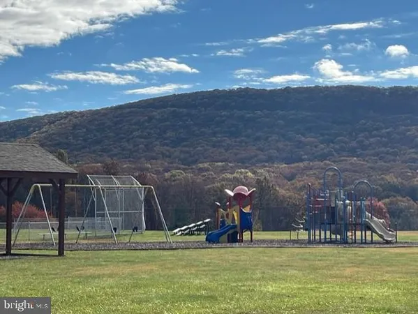 $549,900 | 5 Tioga Drive, Hazleton, PA 18202