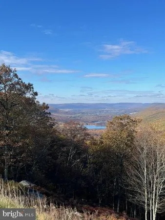 $549,900 | 5 Tioga Drive, Hazleton, PA 18202