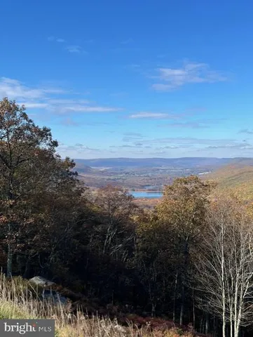 $599,990 | 5 Tioga Drive, Hazleton, PA 18202