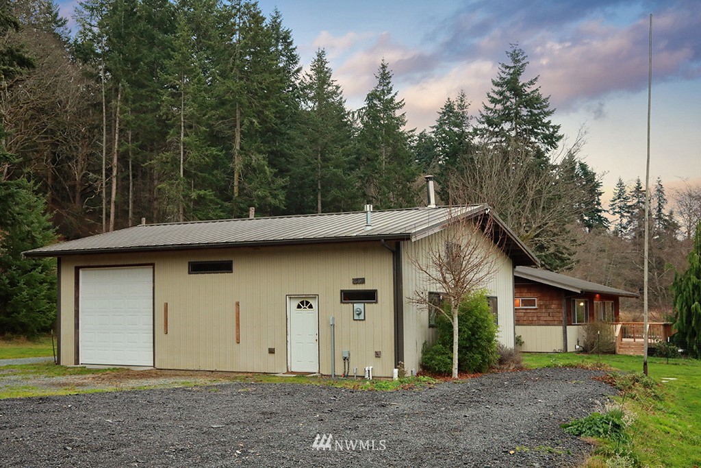 6301 Wahl Road Freeland, WA 98249 - Photo 32 of 40 a front view of a house with a yard