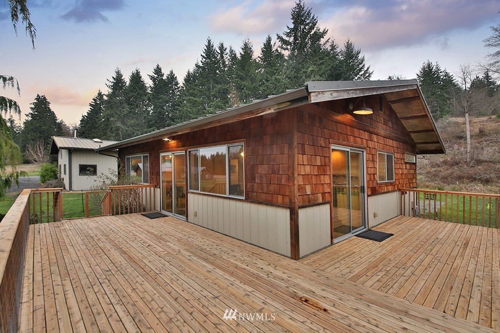 6301 Wahl Road Freeland, WA 98249 - Photo 6 of 40 a view of house with backyard and deck