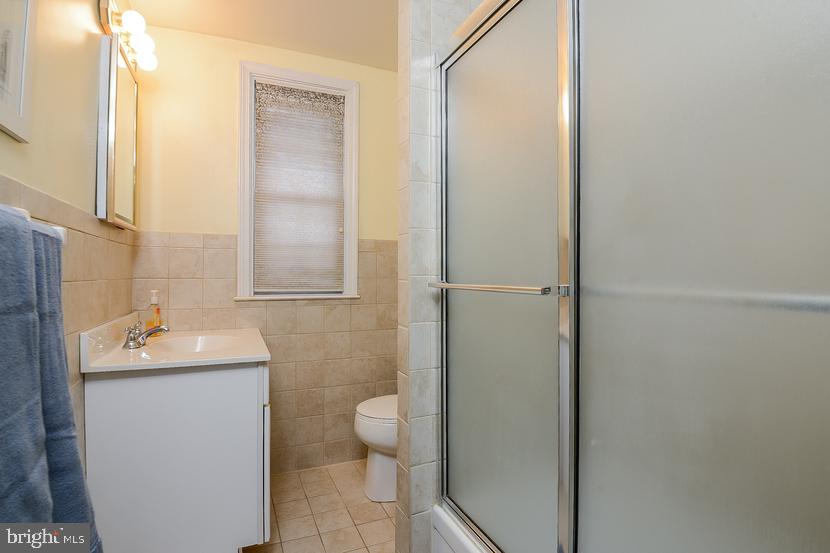 829 Colwell Road Swarthmore, PA 19081 - Photo 20 of 26 2nd Floor Full Bath