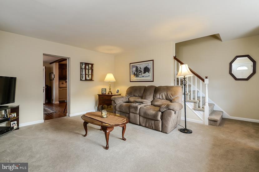 829 Colwell Road Swarthmore, PA 19081 - Photo 4 of 26 Living Room