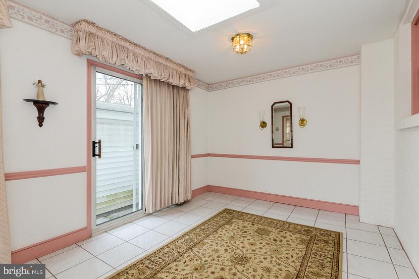 829 Colwell Road Swarthmore, PA 19081 - Photo 8 of 26 Dining/Den