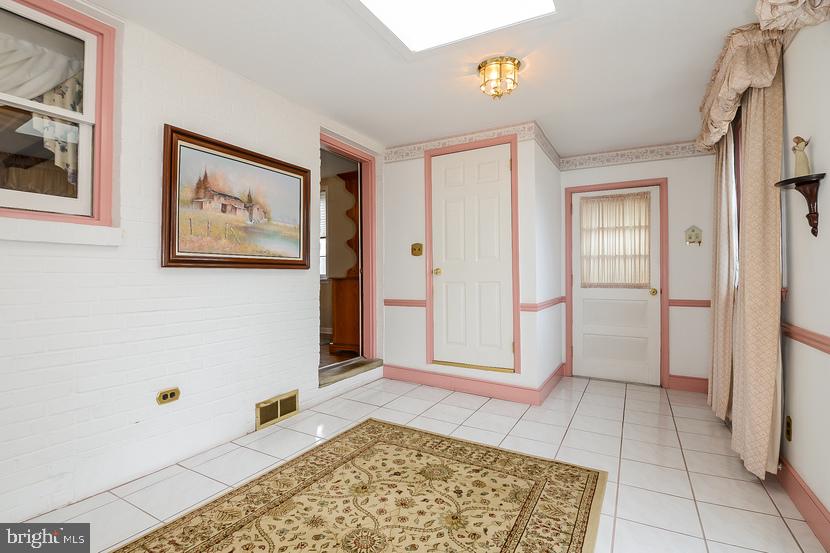 829 Colwell Road Swarthmore, PA 19081 - Photo 9 of 26 Dining/Den
