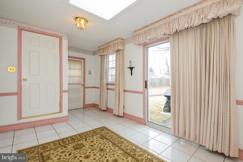 829 Colwell Road Swarthmore, PA 19081 - Photo 10 of 26 Dining/Den