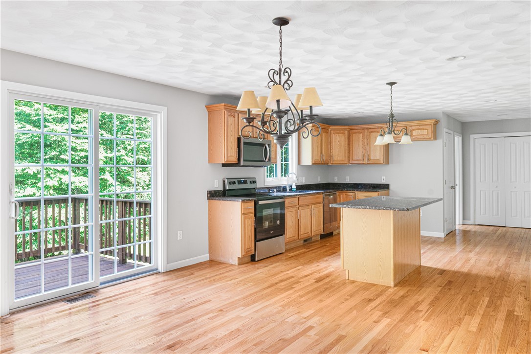 100 John Franklin Road Coventry, RI 02831 - Photo 5 of 27