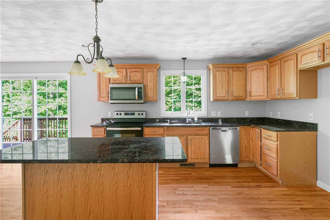 100 John Franklin Road Coventry, RI 02831 - Photo 6 of 27