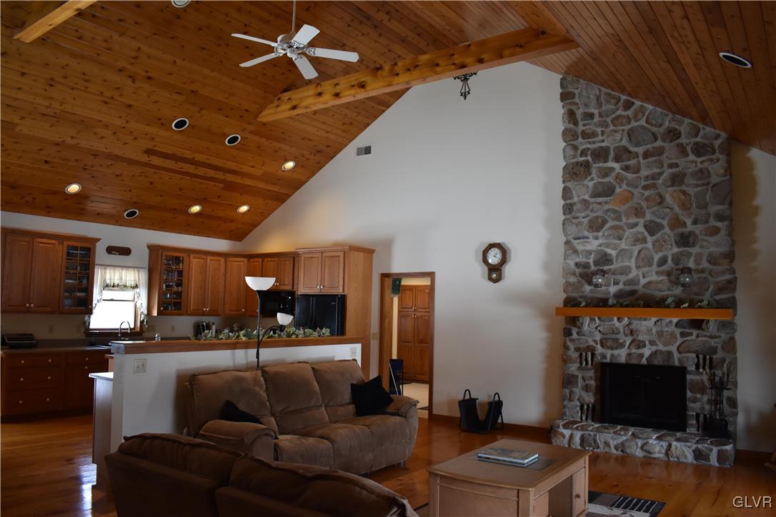 502 O. W Road Bangor, PA 18013 - Photo 4 of 20 Gallery Image 4