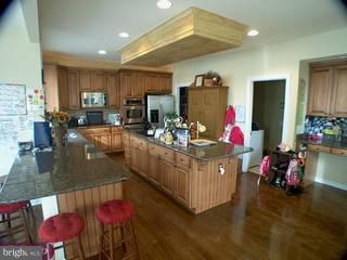 10 Hansel Road Newtown, PA 18940 - Photo 2 of 6