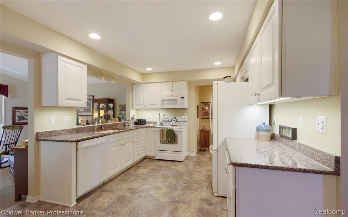 35846 Congress Road Farmington, MI 48335 - Photo 7 of 30 6.jpg