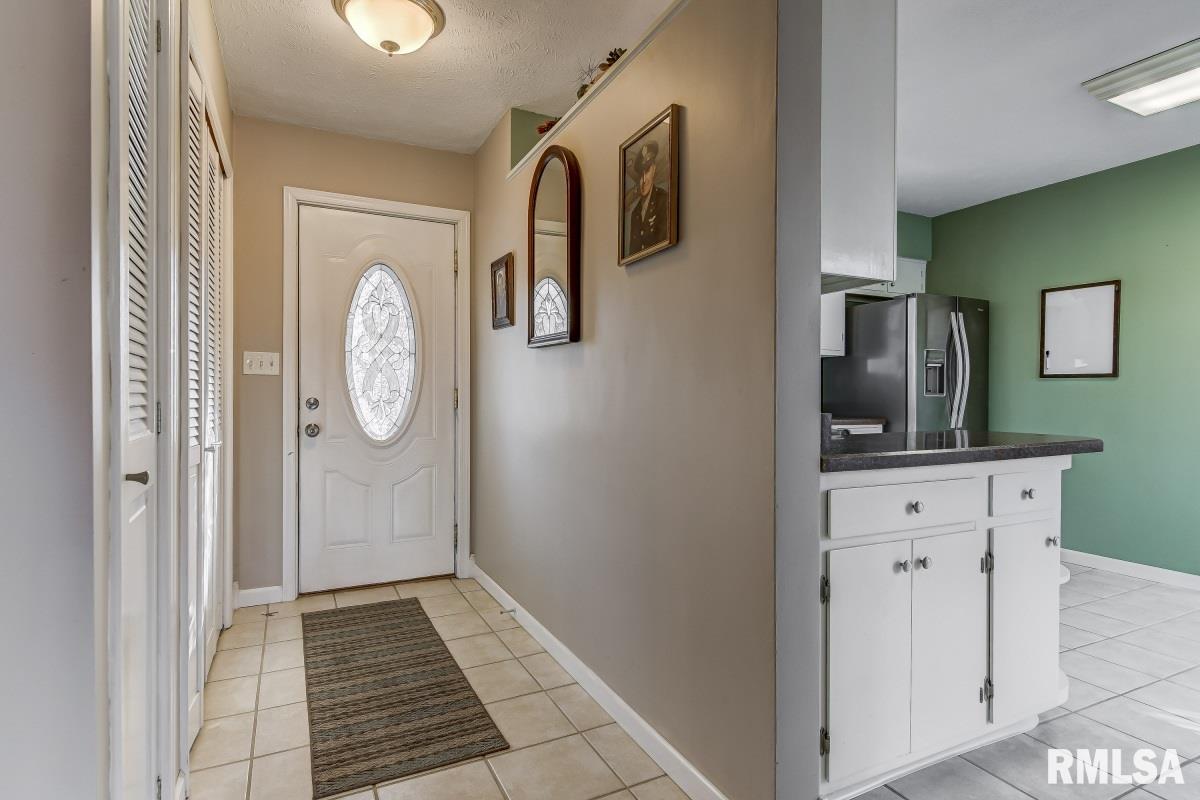 5 West Hazel Dell Lane Springfield, IL 62703 - Photo 2 of 49 Gallery Image 2