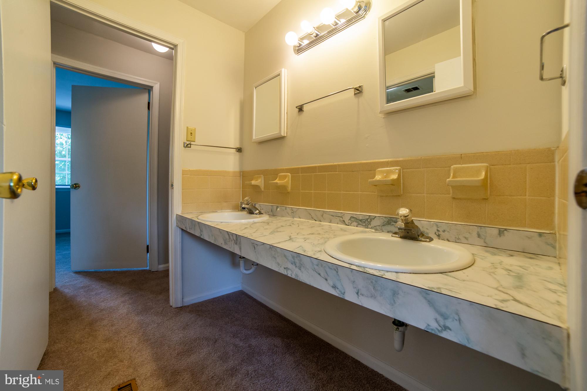 10 Stonegate Road Quakertown, PA 18951 - Photo 22 of 31 Bathroom to hallway