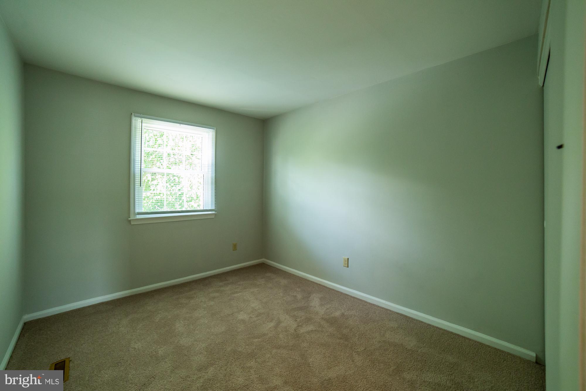 10 Stonegate Road Quakertown, PA 18951 - Photo 28 of 31 3rd bedroom
