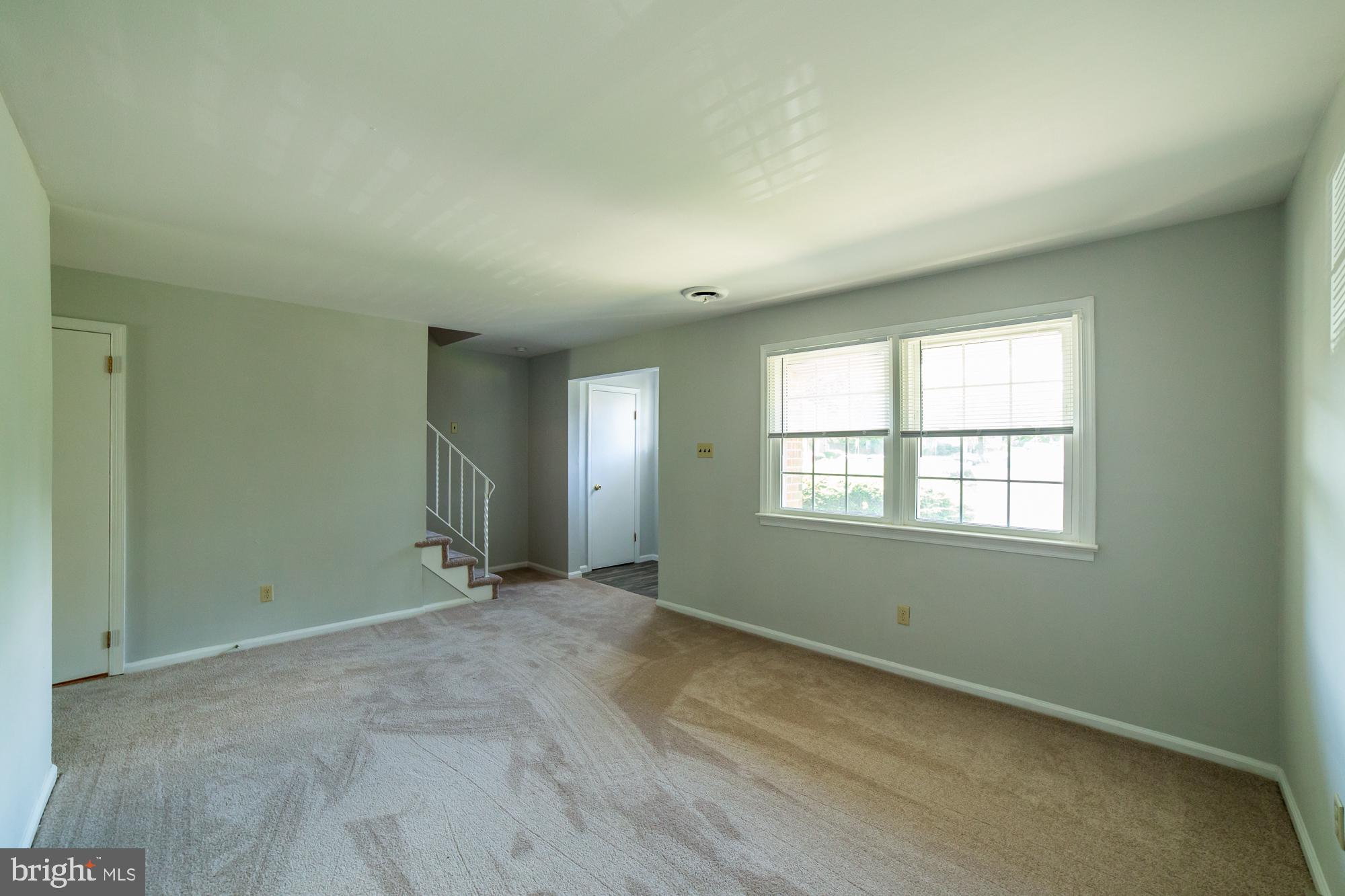 10 Stonegate Road Quakertown, PA 18951 - Photo 4 of 31 Living room