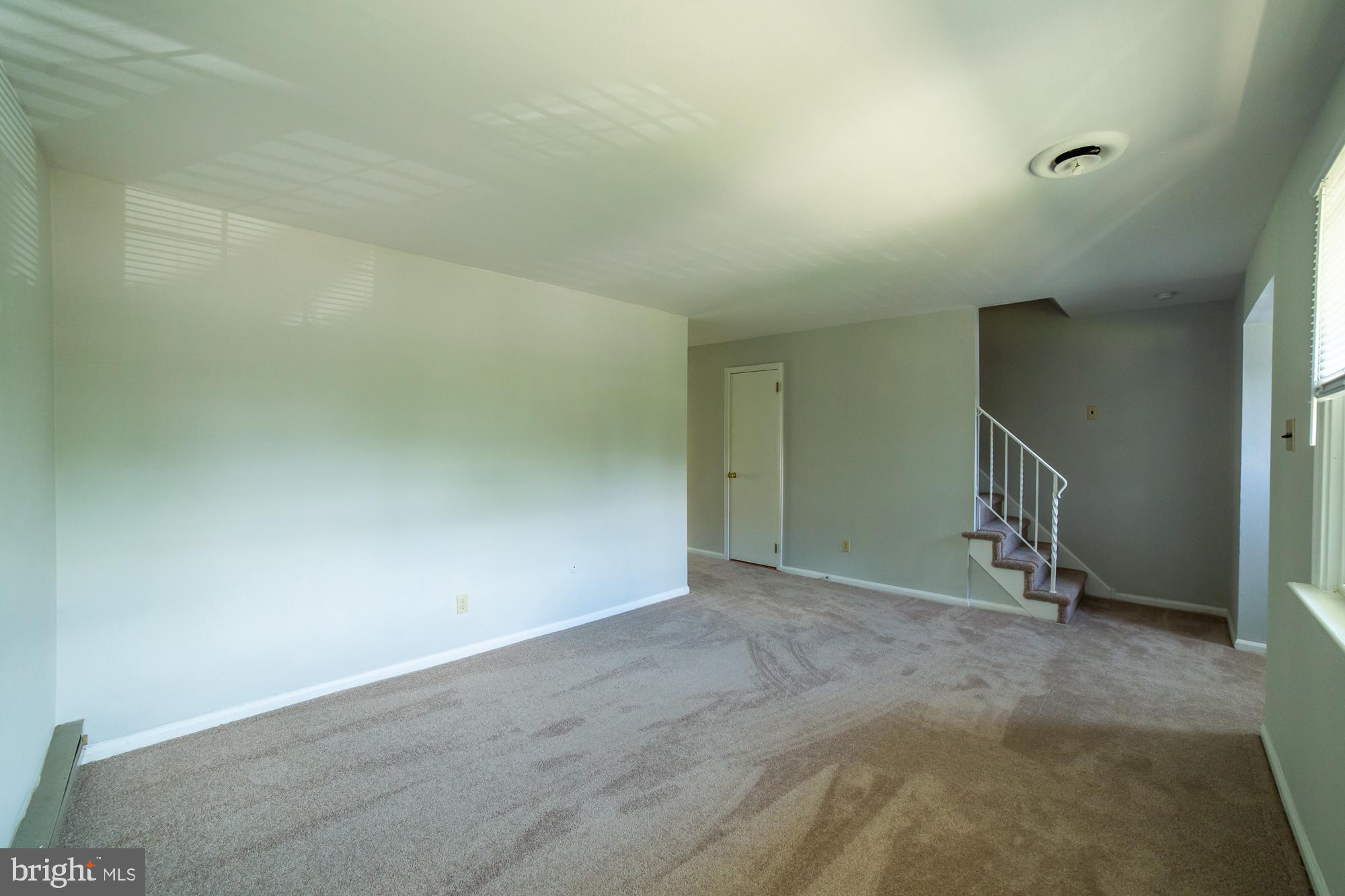 10 Stonegate Road Quakertown, PA 18951 - Photo 5 of 31 Living room