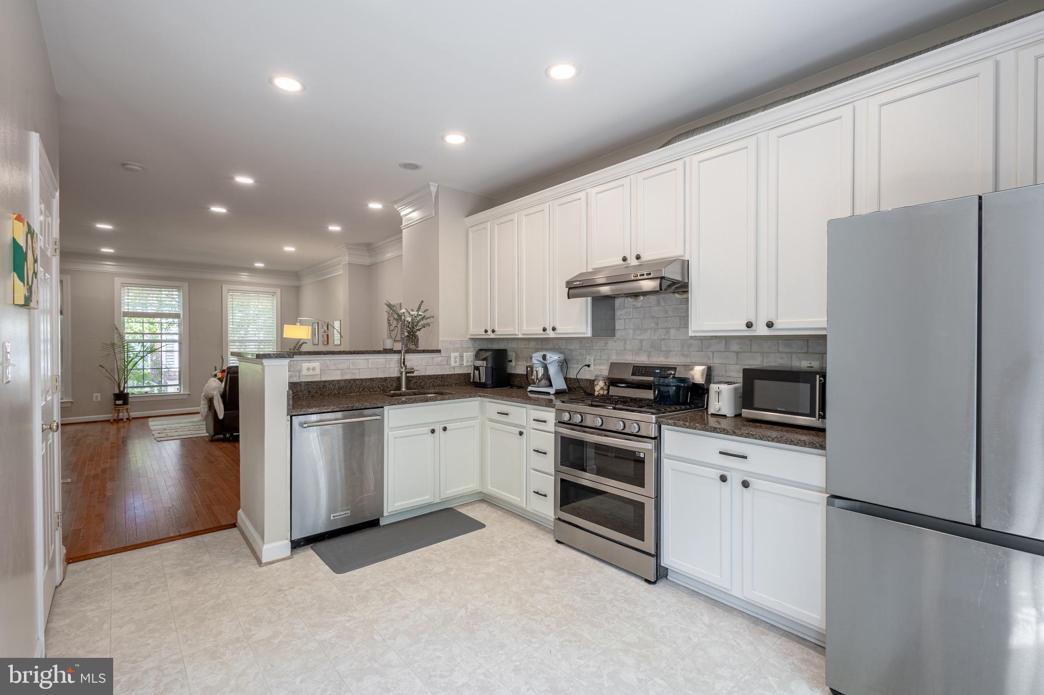 4151 Timber Log Way Fairfax, VA 22030 - Photo 12 of 34