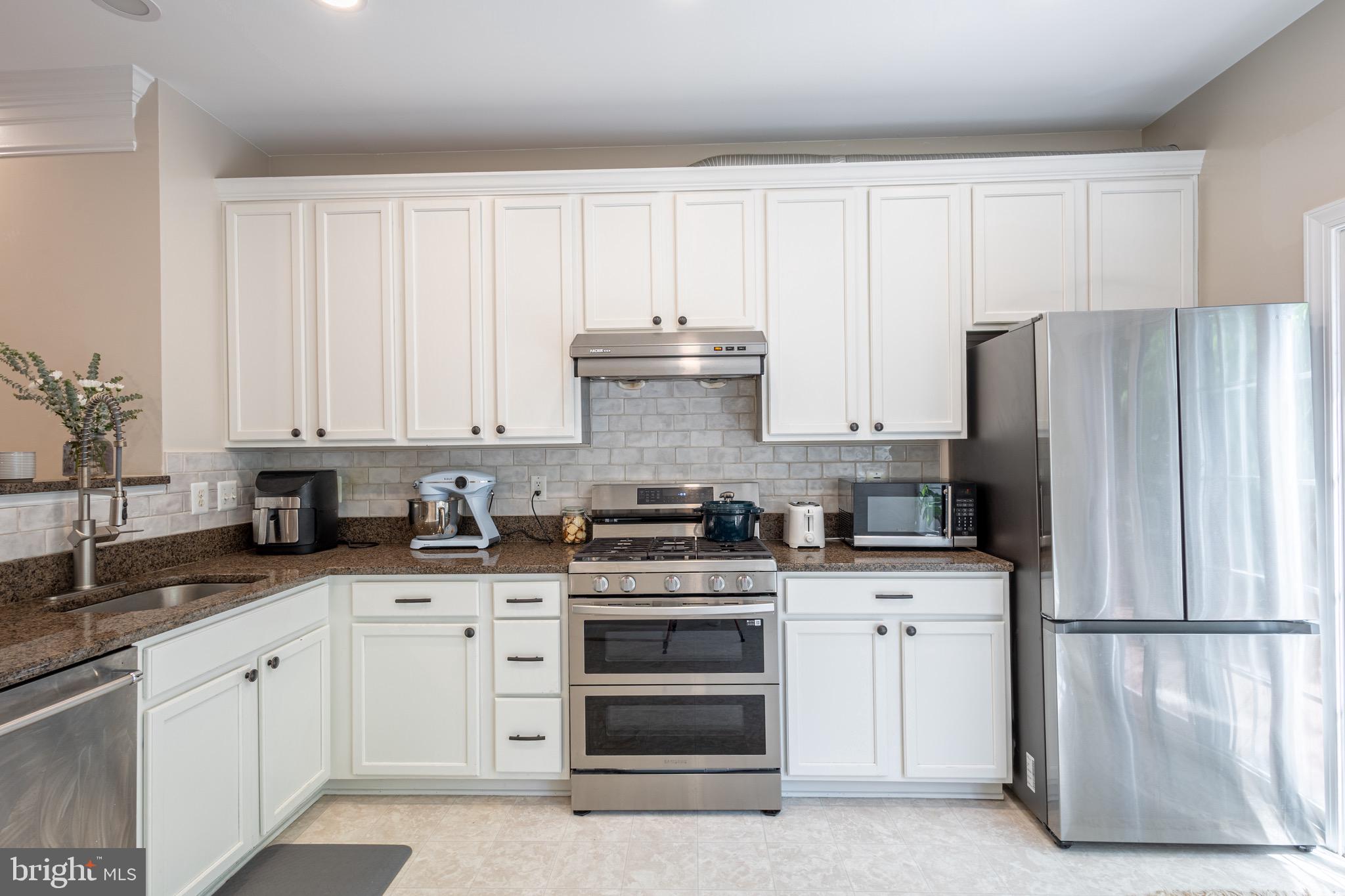 4151 Timber Log Way Fairfax, VA 22030 - Photo 13 of 34