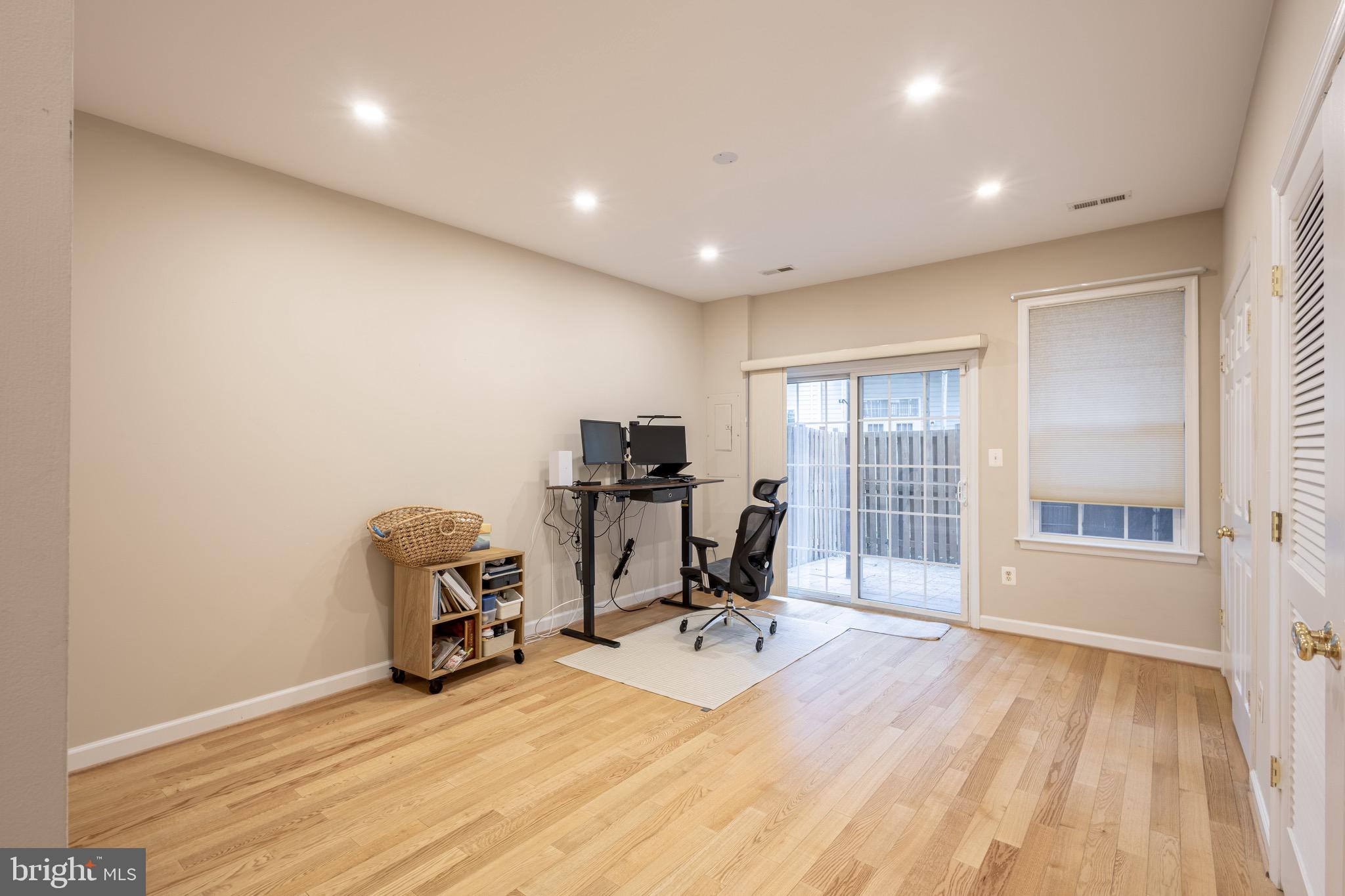 4151 Timber Log Way Fairfax, VA 22030 - Photo 4 of 34