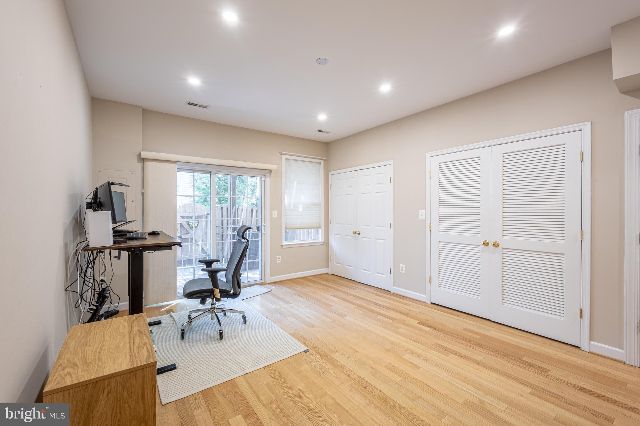 4151 Timber Log Way Fairfax, VA 22030 - Photo 6 of 34