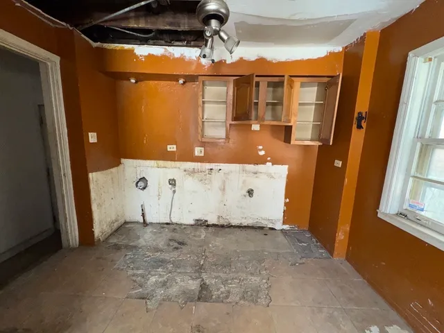 a view of a back yard