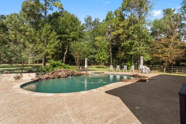 $849,999 | 108 Port Au Prince Court, Montgomery, TX 77316
