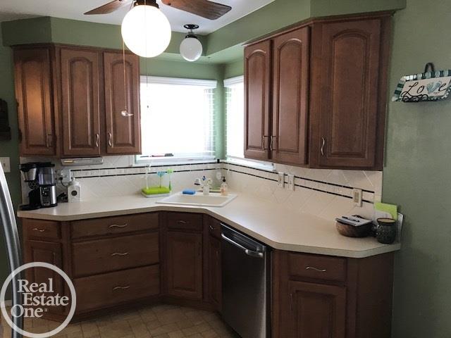 1118 West 13 Mile Road Royal Oak, MI 48073 - Photo 21 of 33