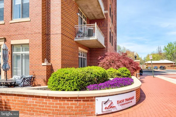 $1,950 | 4490 Market Commons Drive, Unit 312, Fairfax, VA 22033
