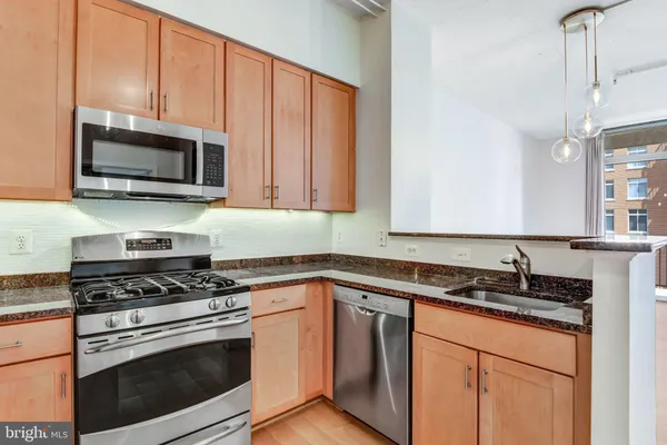 $1,950 | 4490 Market Commons Drive, Unit 312, Fairfax, VA 22033