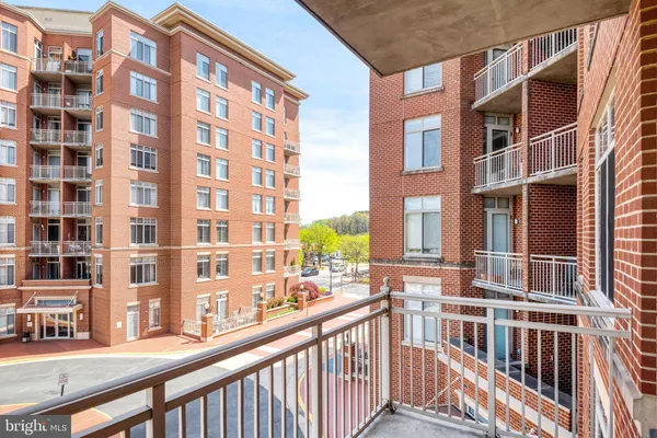 $1,950 | 4490 Market Commons Drive, Unit 312, Fairfax, VA 22033