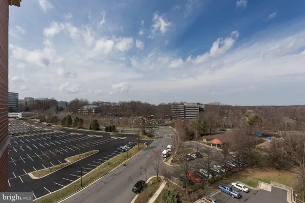 $1,950 | 4490 Market Commons Drive, Unit 312, Fairfax, VA 22033