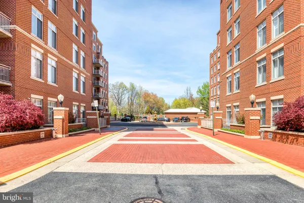 $1,950 | 4490 Market Commons Drive, Unit 312, Fairfax, VA 22033