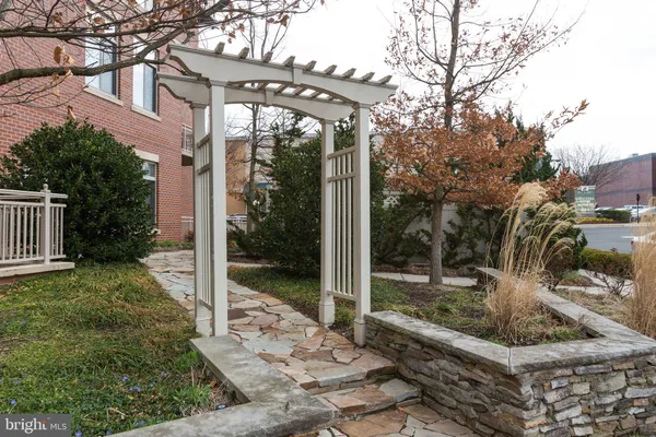 $1,950 | 4490 Market Commons Drive, Unit 312, Fairfax, VA 22033