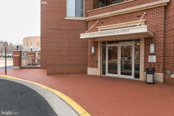 $1,950 | 4490 Market Commons Drive, Unit 312, Fairfax, VA 22033