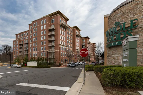 $1,950 | 4490 Market Commons Drive, Unit 312, Fairfax, VA 22033