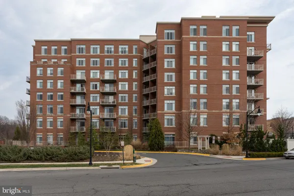 $1,950 | 4490 Market Commons Drive, Unit 312, Fairfax, VA 22033