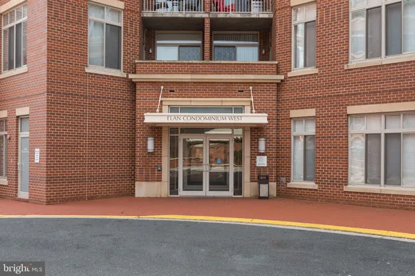 $1,950 | 4490 Market Commons Drive, Unit 312, Fairfax, VA 22033