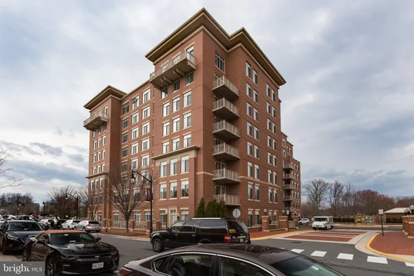 $1,950 | 4490 Market Commons Drive, Unit 312, Fairfax, VA 22033