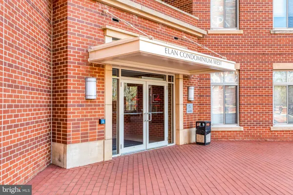 $1,950 | 4490 Market Commons Drive, Unit 312, Fairfax, VA 22033