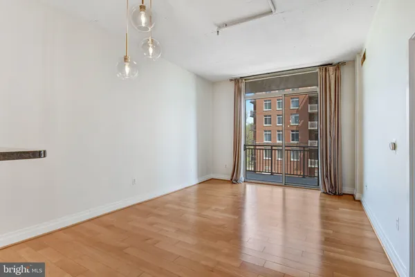 $1,950 | 4490 Market Commons Drive, Unit 312, Fairfax, VA 22033