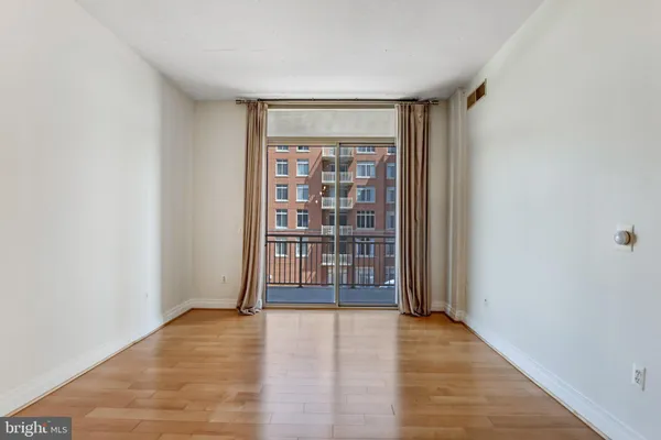 $1,950 | 4490 Market Commons Drive, Unit 312, Fairfax, VA 22033