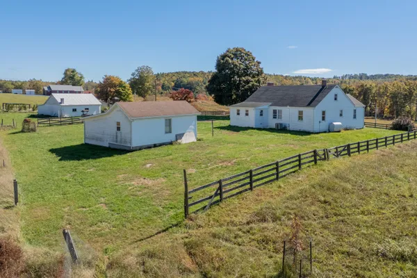 a view of a house with a backyard