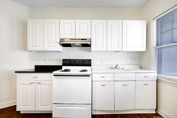 $925 | 255 Natalen Avenue, Unit 201, San Antonio, TX 78209