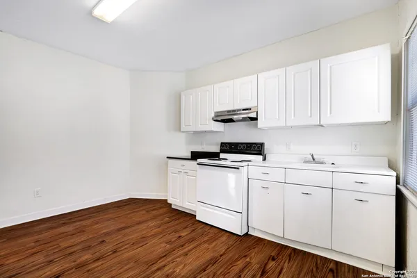 $925 | 255 Natalen Avenue, Unit 201, San Antonio, TX 78209