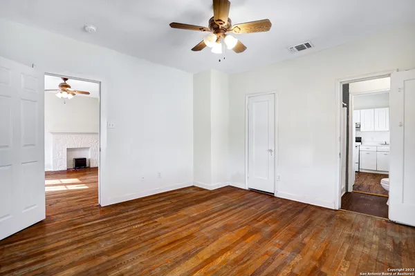 $925 | 255 Natalen Avenue, Unit 201, San Antonio, TX 78209