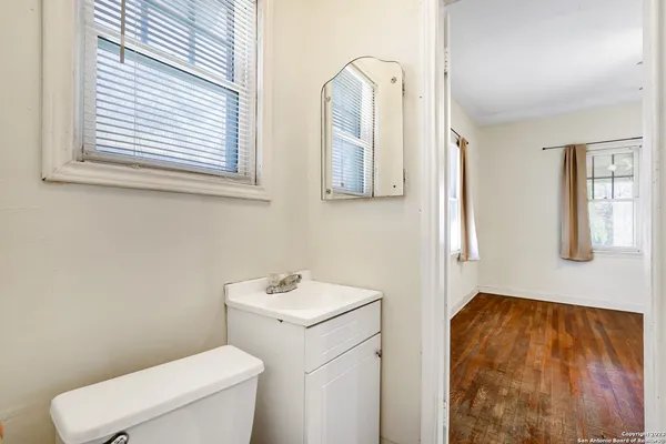 $925 | 255 Natalen Avenue, Unit 201, San Antonio, TX 78209