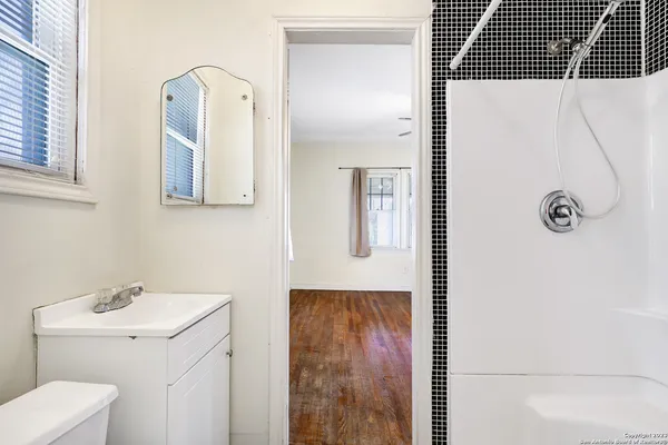 $925 | 255 Natalen Avenue, Unit 201, San Antonio, TX 78209