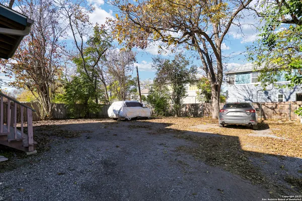 $925 | 255 Natalen Avenue, Unit 201, San Antonio, TX 78209