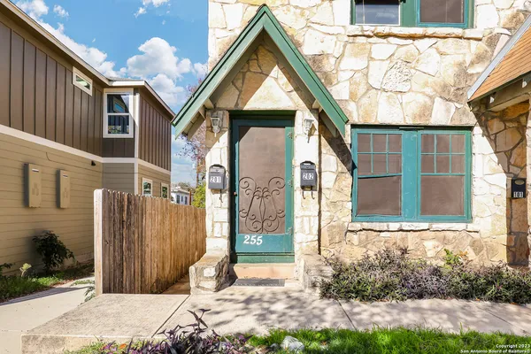 $925 | 255 Natalen Avenue, Unit 201, San Antonio, TX 78209