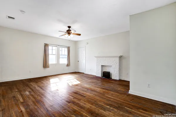 $925 | 255 Natalen Avenue, Unit 201, San Antonio, TX 78209